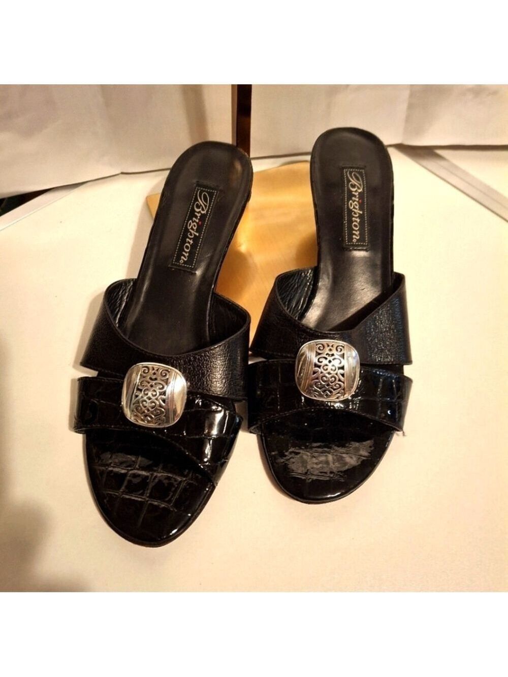 Brighton Black leather croc Embossed kitten heels.      Sz 7